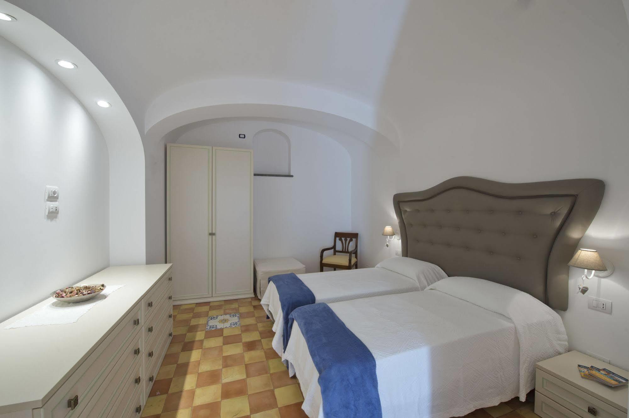 Golden Vaults Praiano Exterior photo